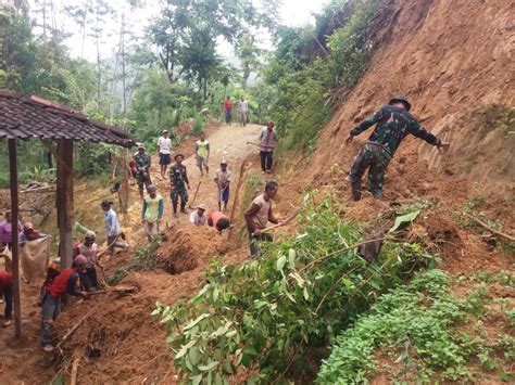 Longsor Di Gunungagung Ronggojati Batuwarno Wonogiri Akses Antar Dusun Terputus Joglosemar News
