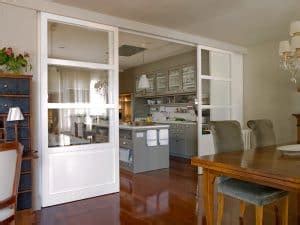 Estructuras de armarios pax para puertas correderas: Puertas correderas de cristal para cocinas.
