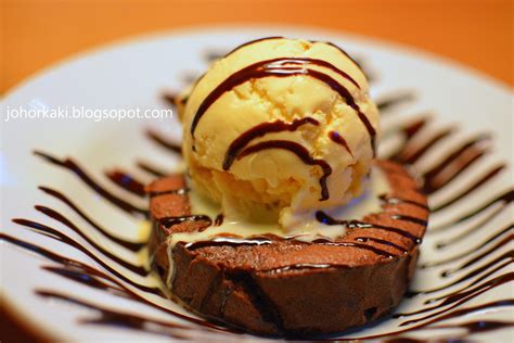 For that reason, the restaurant has attracted a large following in terms of the restaurant also serves some of the best desserts. Texas Roadhouse Dubai Mall Menu Review JK1237 |Johor Kaki ...