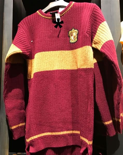 Universal Studios Harry Potter Gryffindor Quidditch Lambwool Sweater Medium