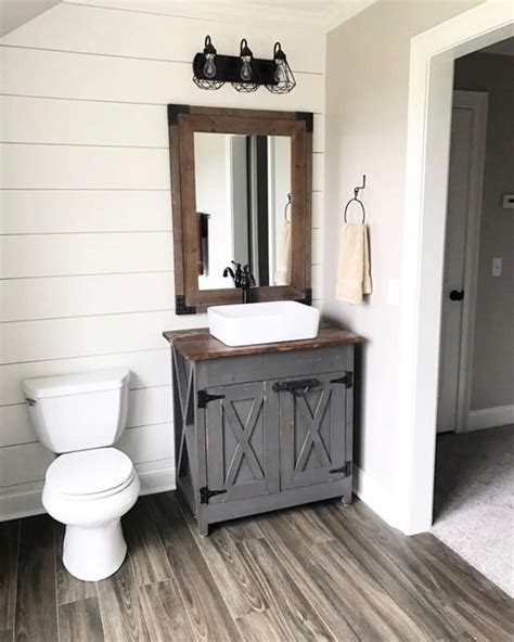 43 Cozy Small Bathroom Decor Ideas With Farmhouse Style Small