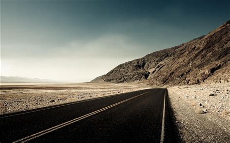 Desert Highway Wallpaper For Iphone | Landscape wallpaper, Wallpaper ...