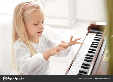 Little Girl Playing Piano Indoors — Stock Photo