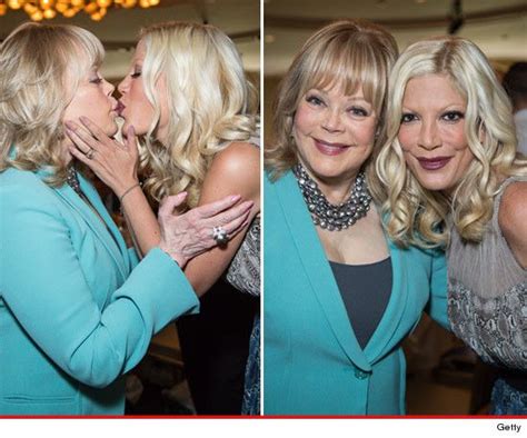 Hey Look Candy And Tori Spelling Kiss And Lots Of Makeup