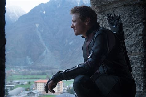 Hawkeye Isnt In Infinity War Trailer Jokes Reactions Business