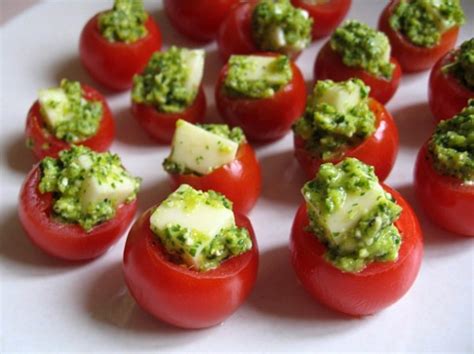 Bring these festive and creative appetizers to your christmas party! Christmas party appetizers - 20 Christmas themed food ...