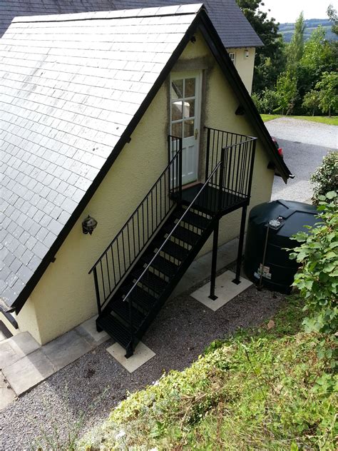 Keep reading for a little tutorial on how to do it yourself! External metal staircase to a garage loft conversion | Staircase outdoor, Exterior stairs ...