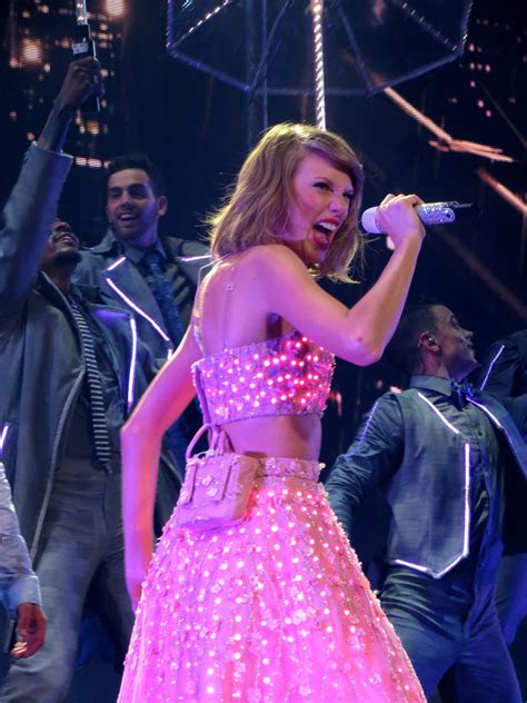 Taylor Swift Performs At 1989 World Tour In Glasgow Hawtcelebs