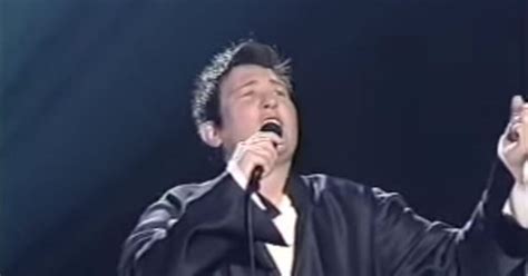 Kd Lang Performs Leonard Cohen Tribute With Hallelujah 2005 Juno Awards Inner Strength Zone