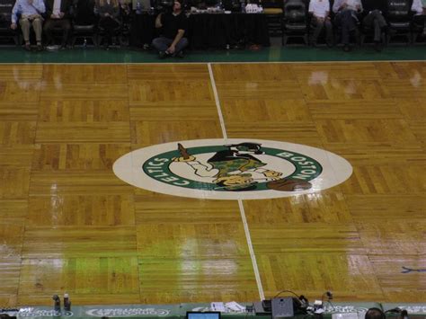 Shown in these 7 pictures: Boston - Jogo de Basquete do Boston Celtics | Boston ...