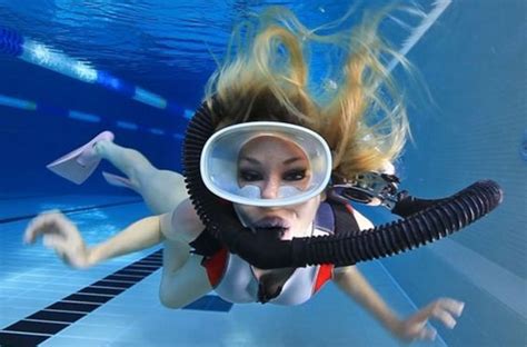 Pin By Calliebrant On Scuba And Skin Diving Scuba Girl Skin Diving