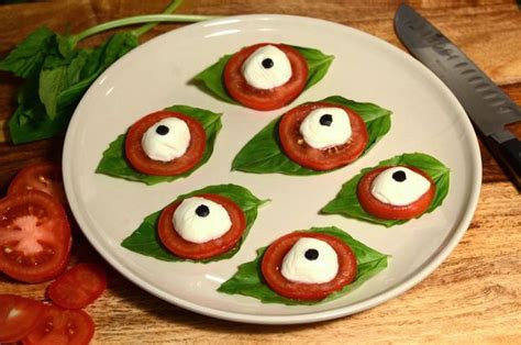 Eyeball Caprese Halloween Snacks Halloween Fingerfood Halloween Food Dinner Hallowen Food