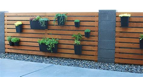 Remodelaholic Diy Wood Slat Garden Wall With Planters In 2020 Wall