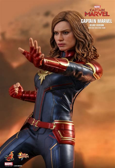 Simply a stunning issue with gorgeous. Captain Marvel - Captain Marvel Deluxe 1:6th Scale Hot ...