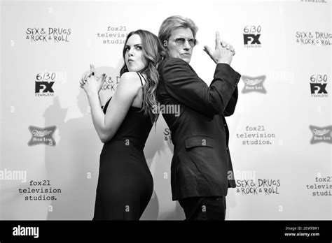 L R Actors Elizabeth Gillies And Denis Leary Attend The Sexanddrugsandrockandroll Season 2