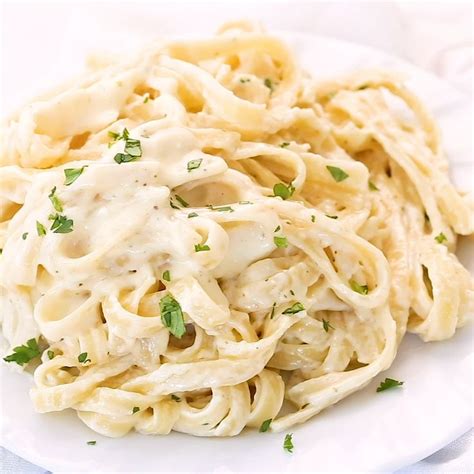 The real magic of this easy alfredo sauce is that it reheats so well. Alfredo Sauce with Cream Cheese | Recipe in 2020 (With ...