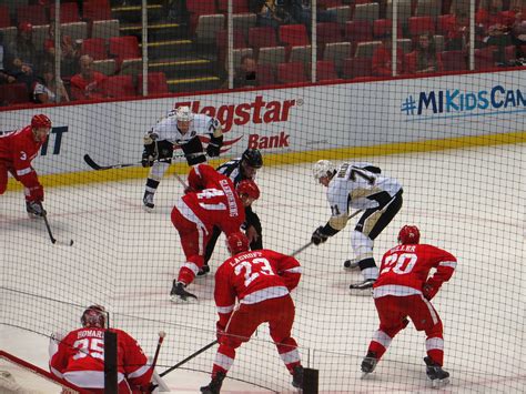 Luke Glendening Faceoff Detroit Red Wings Vs Pittsburgh Flickr