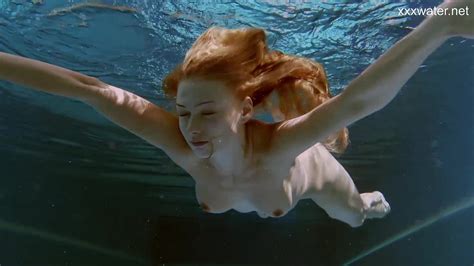 Underwater Show Gorgeous Redhead Hottie Alla Zlatavlaska Undresses Her