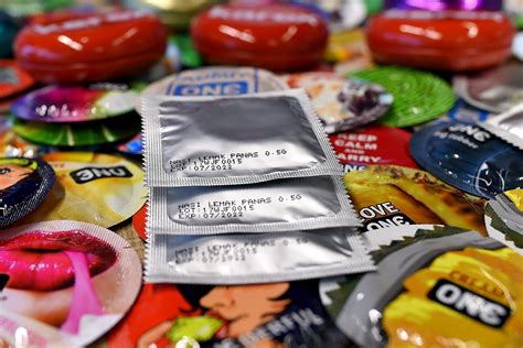 aumenta la compra de condones en cuarentena pero la producción es cada vez menor entérate