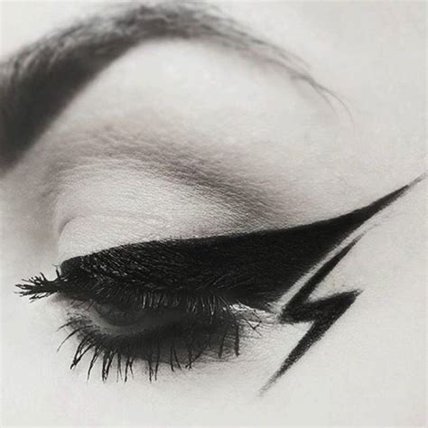 34 Intensely Creative Eyeliner Looks To Master Right Now Creative
