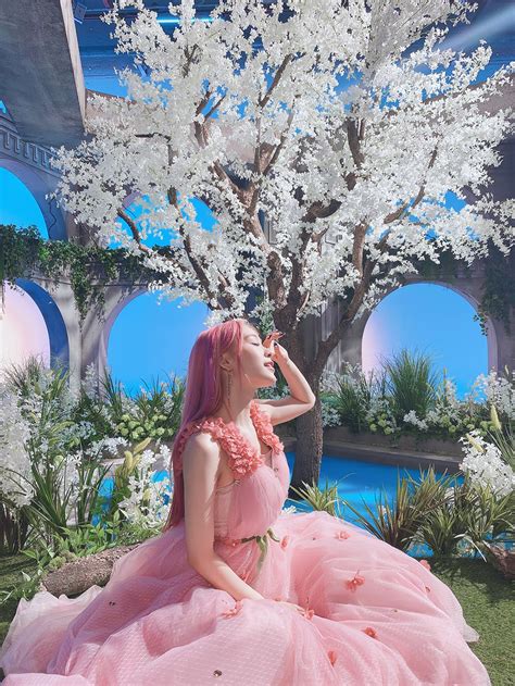 Lee Gahyeon Dreamcatcher And Pink Hair Image On Favim Com