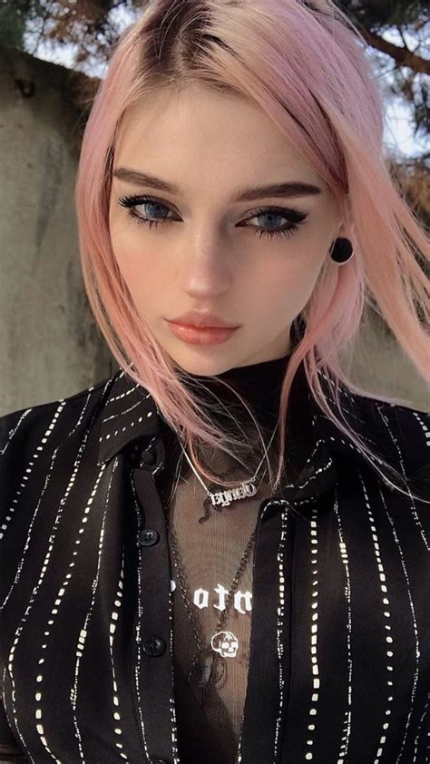 Pin By Spiro Sousanis On Djerq Pink Hair Goth Beauty Beautiful Girl Face