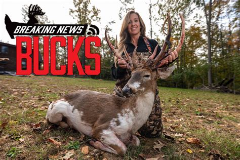 Maryland Hunter Shoots Non Typical Piebald Buck North American Whitetail