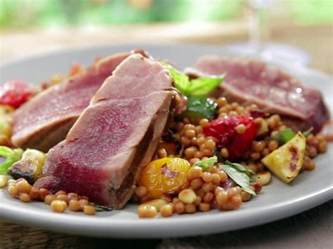 L'arroser avec 1 dl d'huile d'olive et 2 dl d'eau. Grilled Tuna with Grilled Ratatouille Couscous and ...