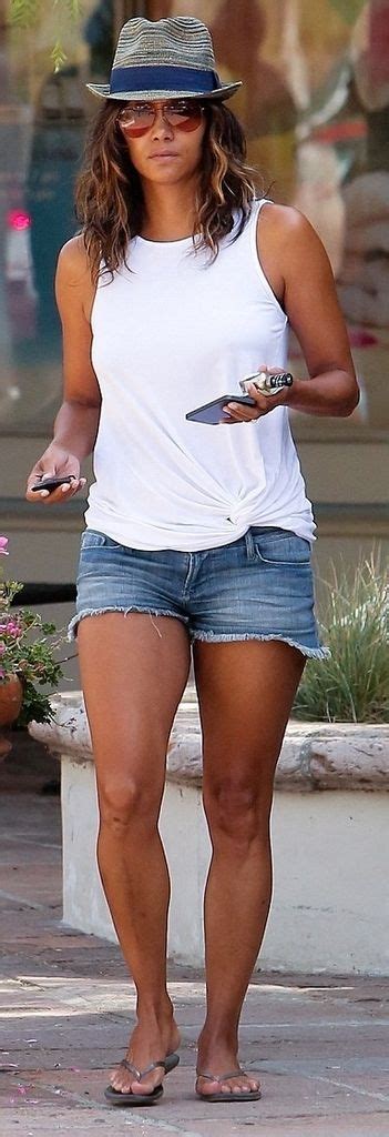 Halle Berry Celebrity Street Style Out In Los Angeles Halle Berry Style