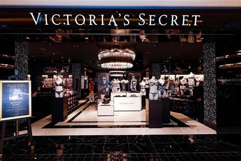 victoria s secret executive accused of sexually harassing models and employees report