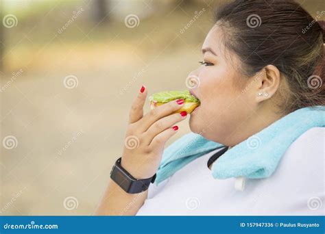 Fat Woman Eating Donuts After Exercise In The Park Stock Photo Image Of Blur Athlete