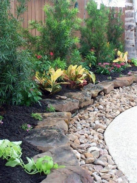 40 Stone Edging Ideas For Exterior Landscaping Designs