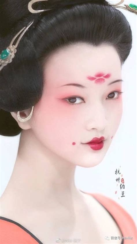 the colors on this are beautiful together and fade into each other very well chinese makeup