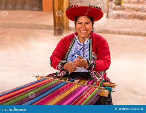 Peruvian Woman Weaving Editorial Stock Image Image Of Fabric 150346079