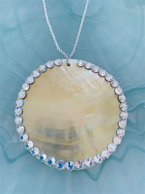 Shell Necklace In Mother Of Pearl Shell Necklace Diy Seashell