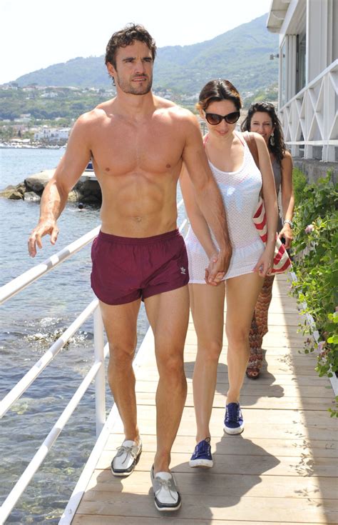Kelly Brook And Thom Evans Celebrities On The Beach Pictures Digital Spy