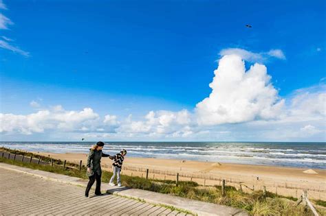 Je vindt hier alles over de leukste strandtenten, de mooiste plekken om te overnachten, de leukste koffietentjes, winkels en surfscholen. Duinhuisjes Zandvoort - Strandhuisje.nu