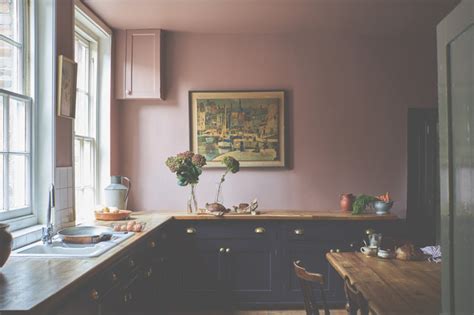 Sulking Room Pink And Paean Black Kitchen Traditional Kitchen