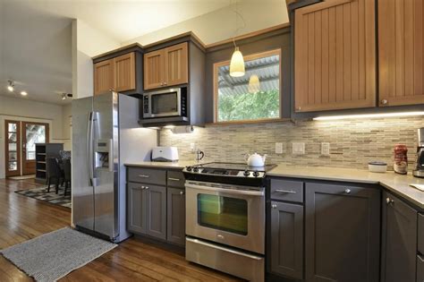 Kitchens traditional two tone kitchen cabinets. 20 Shining Examples of the Two-Toned Kitchen Cabinet Trend ...