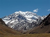 A - Aconcagua es la montaña más alto (57) de Sudamérica y está (52) en ...