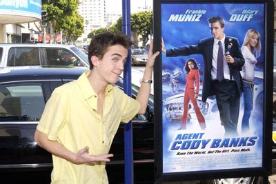 Government to be a special agent, nerdy teenager cody banks must get closer to cute classmate natalie in order to learn about an evil plan hatched by her father. Pictures & Photos from Agent Cody Banks (2003) - IMDb