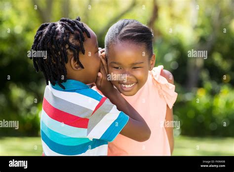 Niños Hablando Con Fotografías E Imágenes De Alta Resolución Alamy