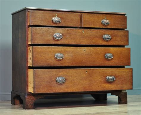 Attractive Large Antique Victorian Oak Five Drawer Chest Of Drawers