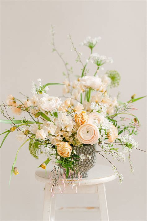 24 Pastel Wedding Bouquets For Your Spring Wedding