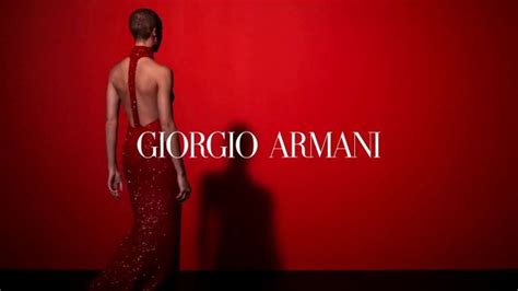 giorgio armani sì passione tv commercial la mujer de rojo con adwoa abo ispot tv
