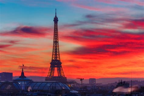 Premium Photo Eiffel Tower At Sunset In Paris France