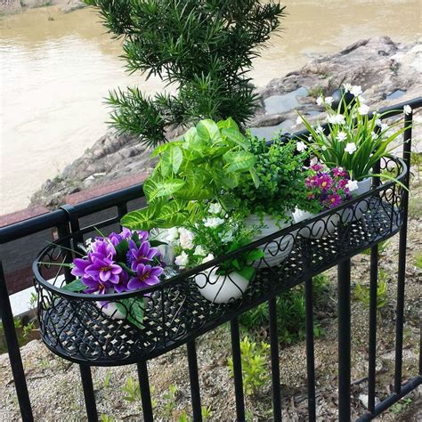 Bloem railing planter box fits any rail size 3.75″ and 5.5″ width. Idea by Arooj Kanwal on landscape | Railing planters ...