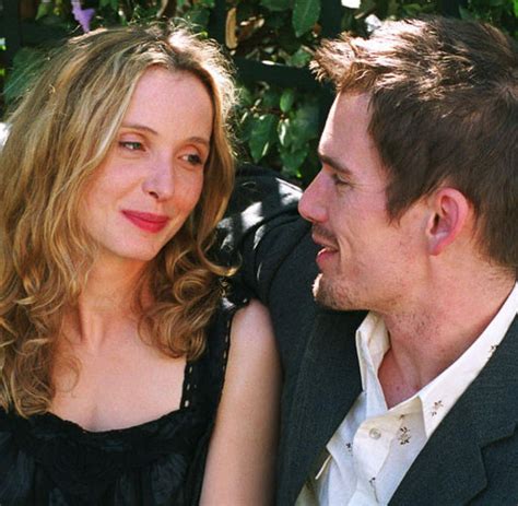 Bei der trennung hat das kind große angst das objekt, meistens mutter oder vater zu verlieren, bei der fremdangst hat das kind große angst vor fremden menschen. Julie Delpy: "Ich habe ständig Angst, arm zu werden" - WELT