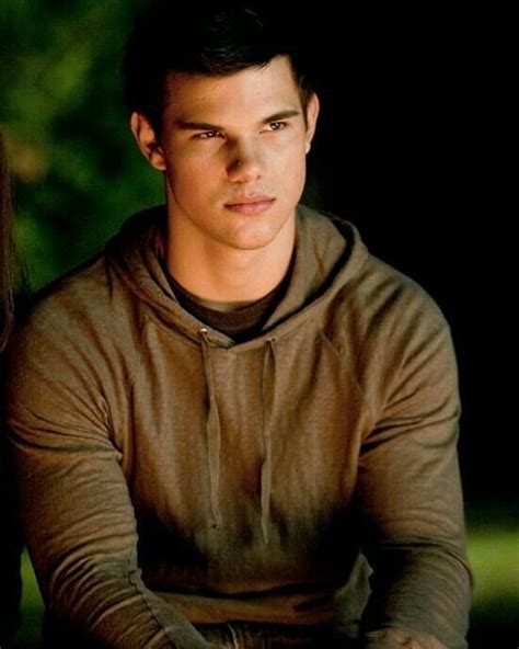 Taylor Lautner Biography Age Career Awards Major Works Net Worth