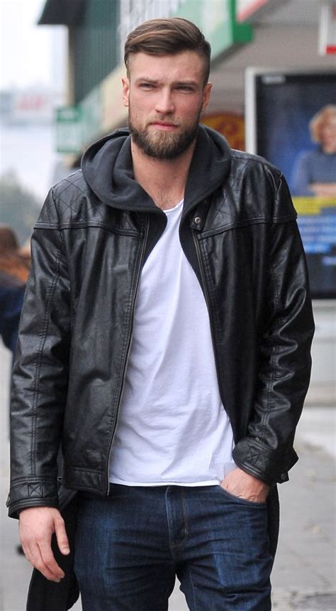 Those born under the capricorn zodiac sign are talented at applying their intelligence and ambition to practical matters. Andrzej Wrona, siatkarz, grający na pozycji środkowego w ...